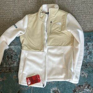 Women’s Northface Zip Up
